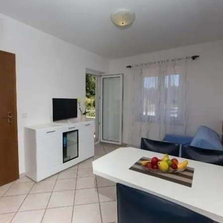 Appartement In Pjescana Mit Gemeinschaftlichem Pool Pula