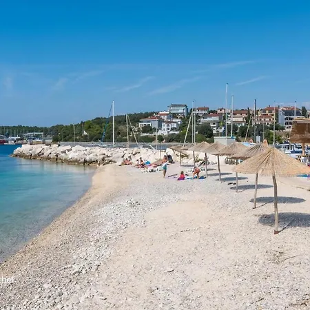 Apartman In Pjescana Mit Gemeinschaftlichem Pool Póla