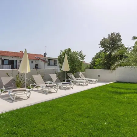 Appartement In Pjescana Mit Gemeinschaftlichem Pool