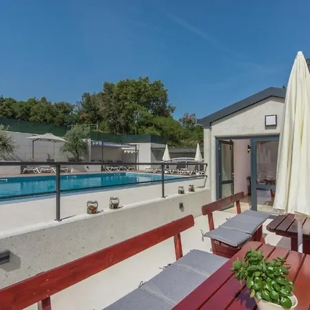 Apartment In Pjescana Mit Gemeinschaftlichem Pool