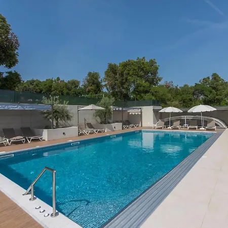 In Pjescana Mit Gemeinschaftlichem Pool شقة